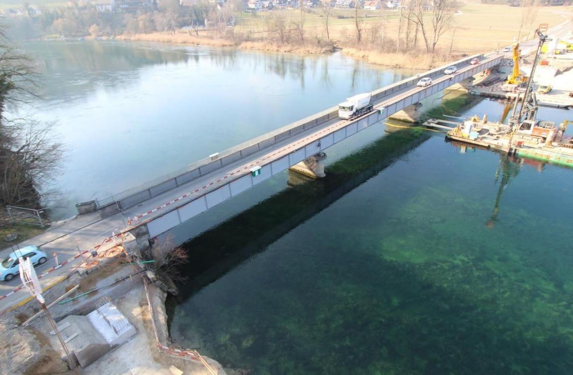 Webcam-Bild der Rheinbrücke mit leichtem Verkehr