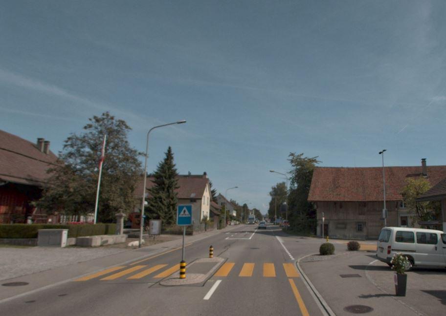 Dorfstrasse in Kloten mit Fussgängerstreifen
