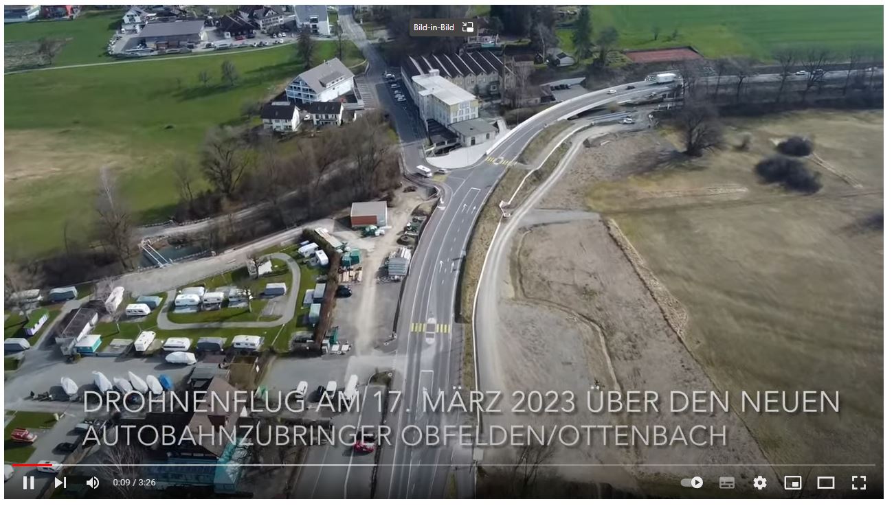 Standbild Video Drohnenflug Autobahnzubringer