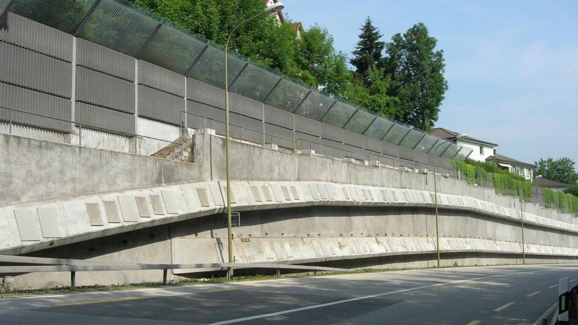 Eine Stützmauer zur Hangsicherung