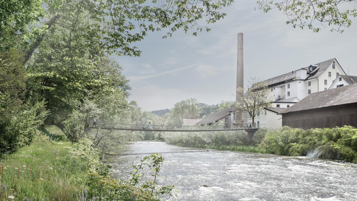Blick flussaufwärts bei der Spinnerei Langnau. Rechts am Ufer das Spinnereigebäude, links bewachsenes Ufer mit Bäumen. Die neue Brücke spannt sich über den Fluss.