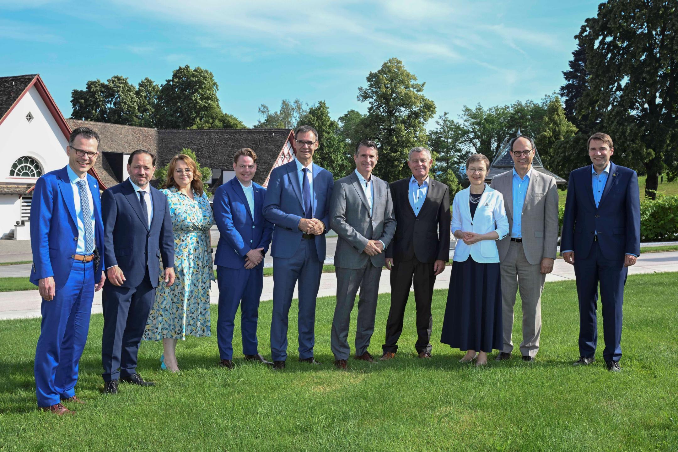 Die IBK-Regierungschefinnen und Regierungschefs beim Strategiegespräch im schweizerischen Horgen