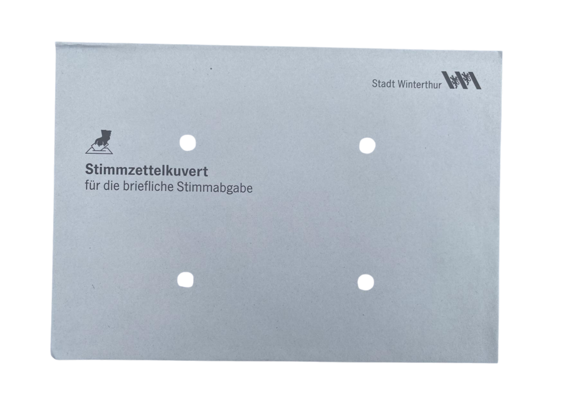 das Stimmzettel·kuvert von der Stadt Winterthur hat 4 Löcher.