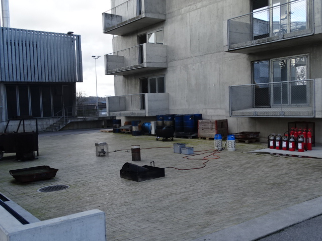 Fläche um den Umgang mit brennbaren Flüssigkeiten zu trainieren