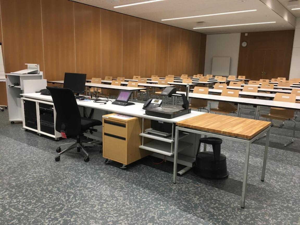 Kleiner Theoriesaal mit Platz für 50 Personen