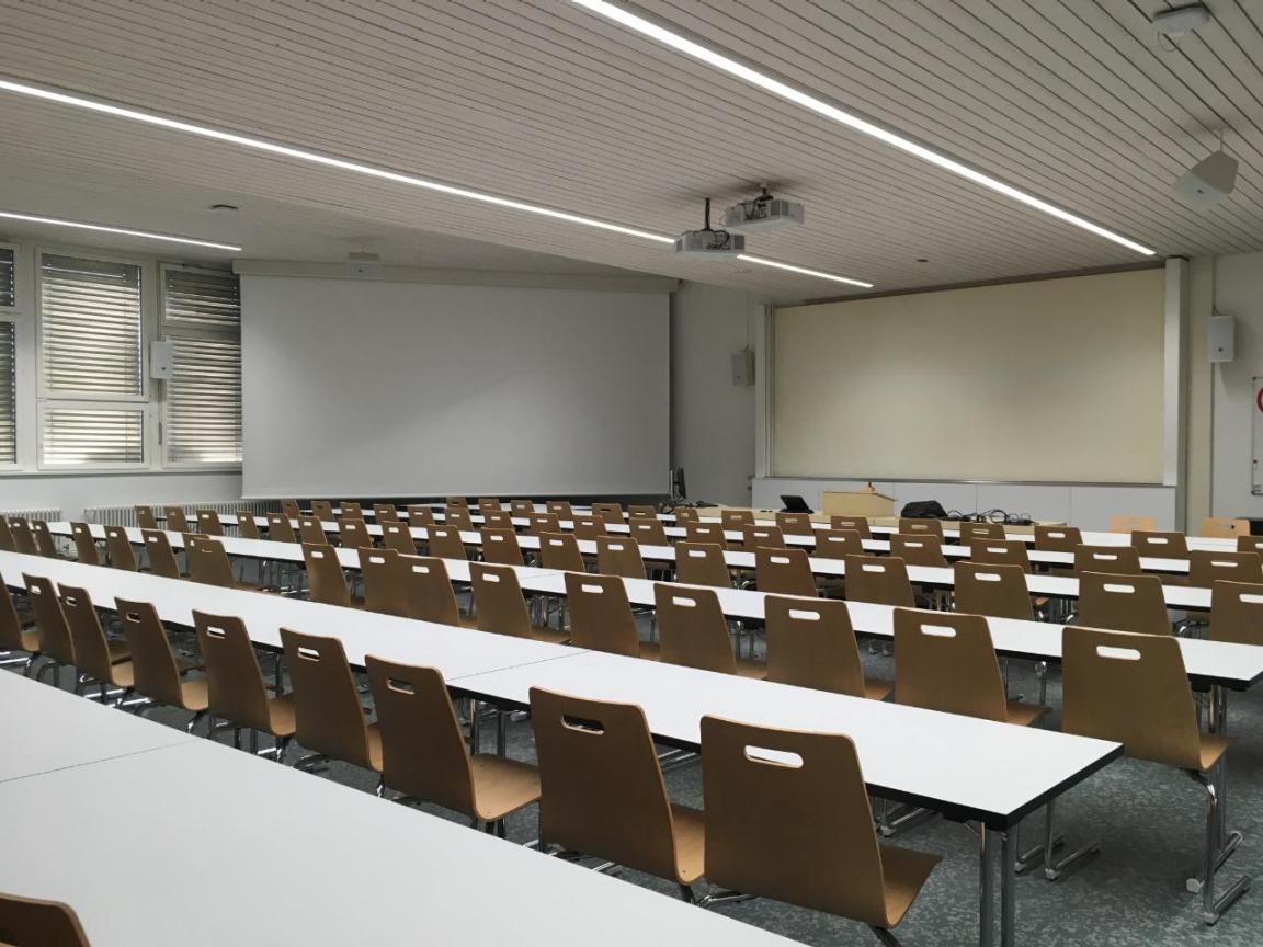 Grosser Theoriesaal mit Platz für 110 Personen