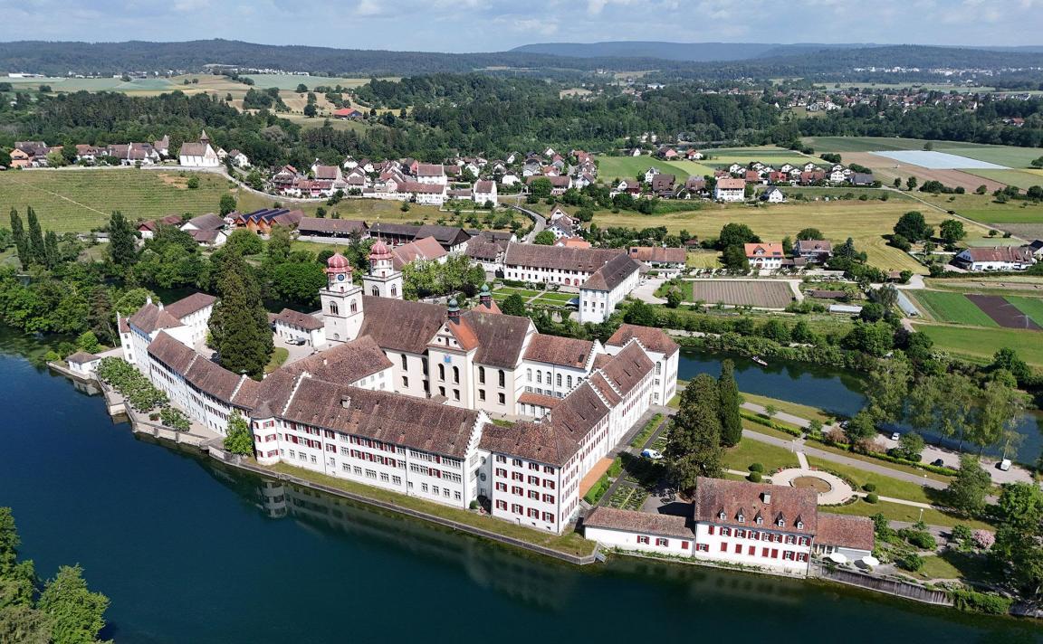 Die Klosterinsel Rheinau aus der Vogelpeserpektive