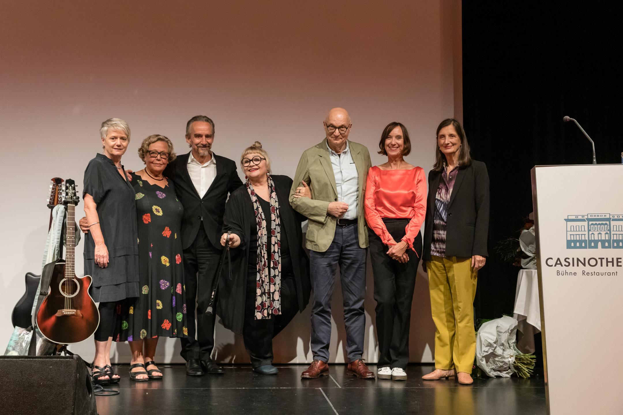 Gruppenbild JF mit den Preisträger*innen und Laudatoren Kulturpreis 20/21 und Goldene Ehrenmedaille 2020