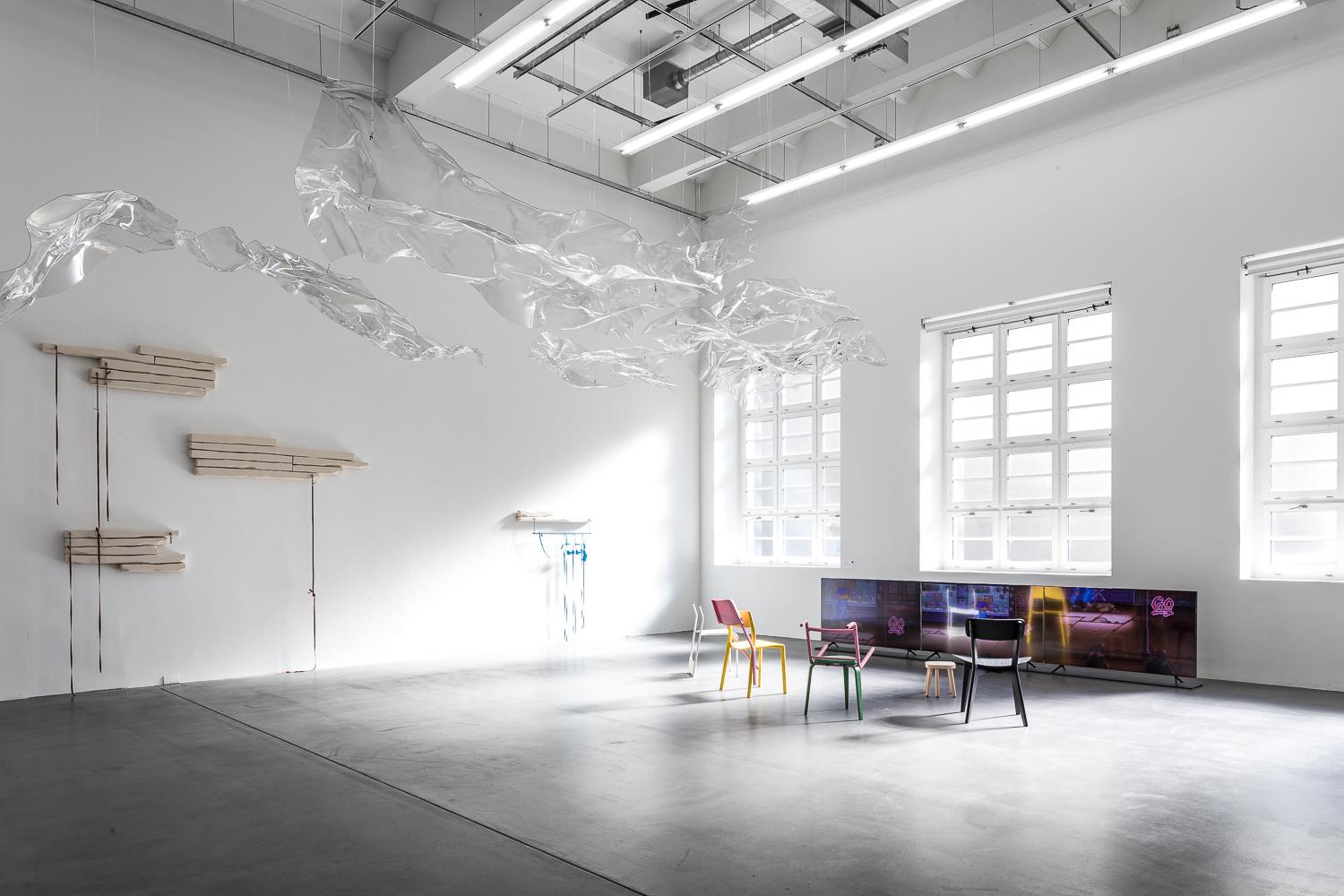 Raumansicht mit Werken