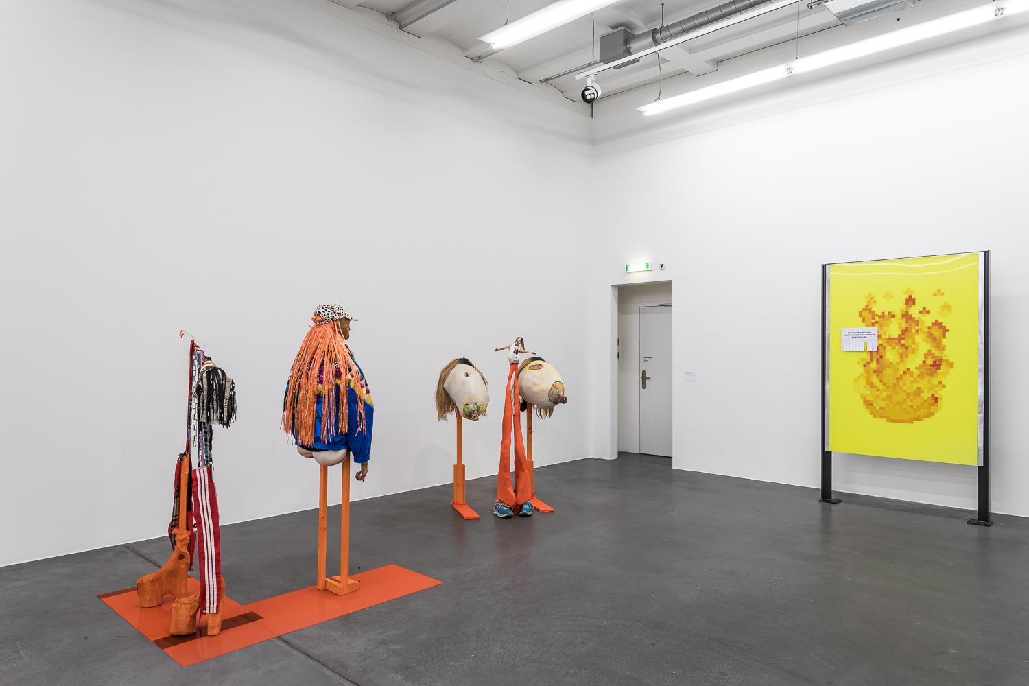 Raumansicht mit verschiedenen Werken