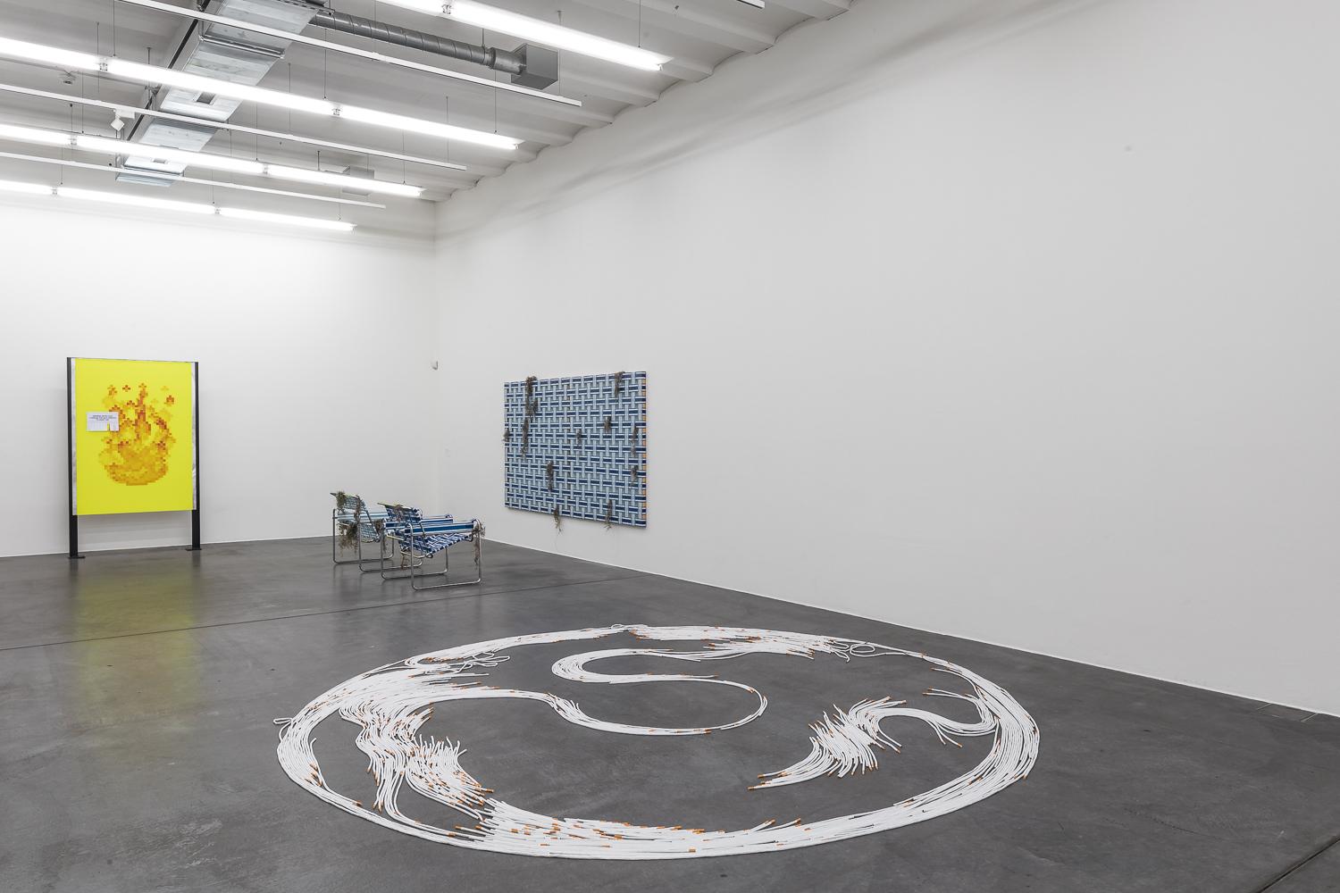 Raumansicht, kreisartiges Werk am Boden