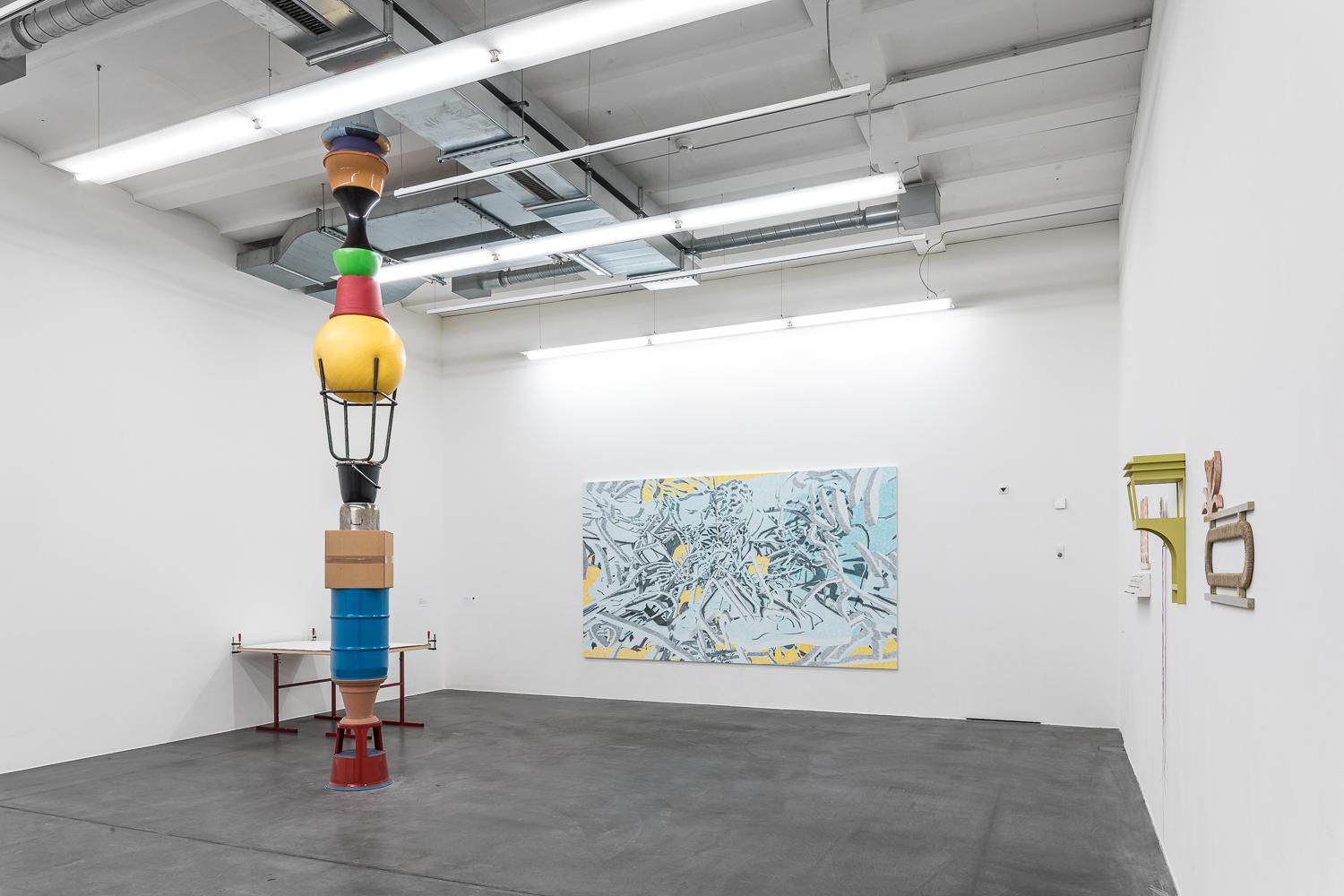 Raumansicht mit verschiedenen Werken