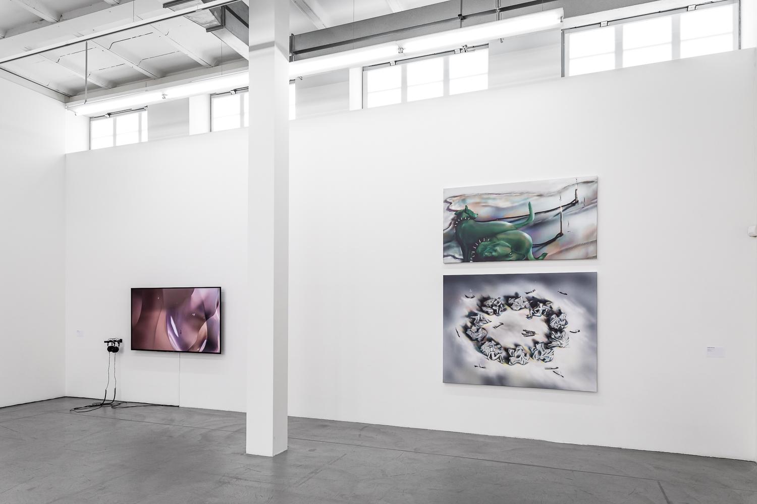 Raumansicht mit verschiedenen Werken