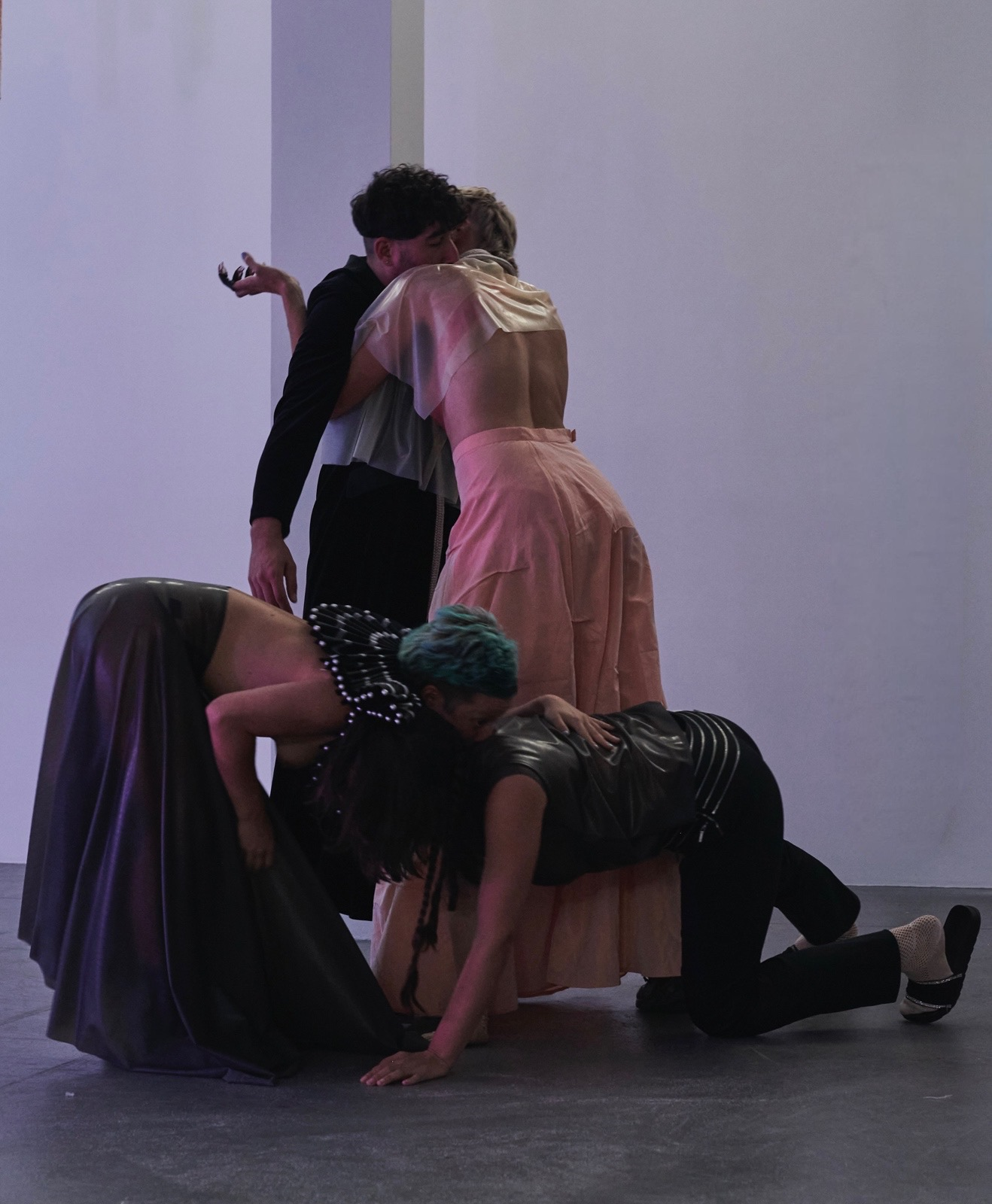 Tanzgruppe verschlungen, 4 Personen