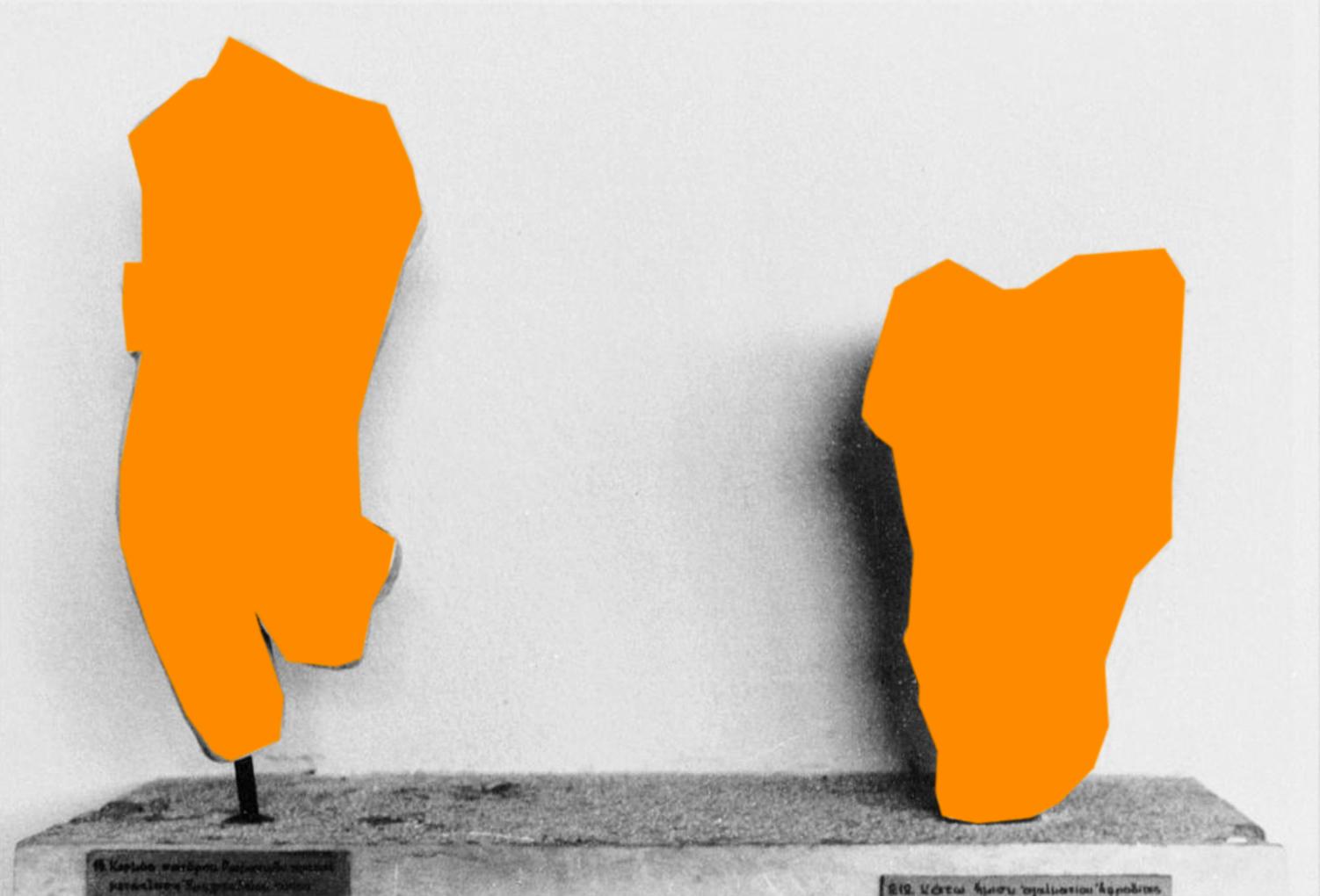 Collage: zwei Statuen orange auf Hintergrund grau