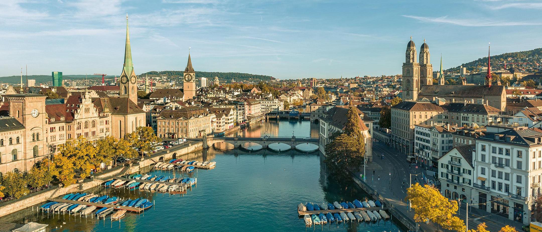 Blick vom See über die Limmat.