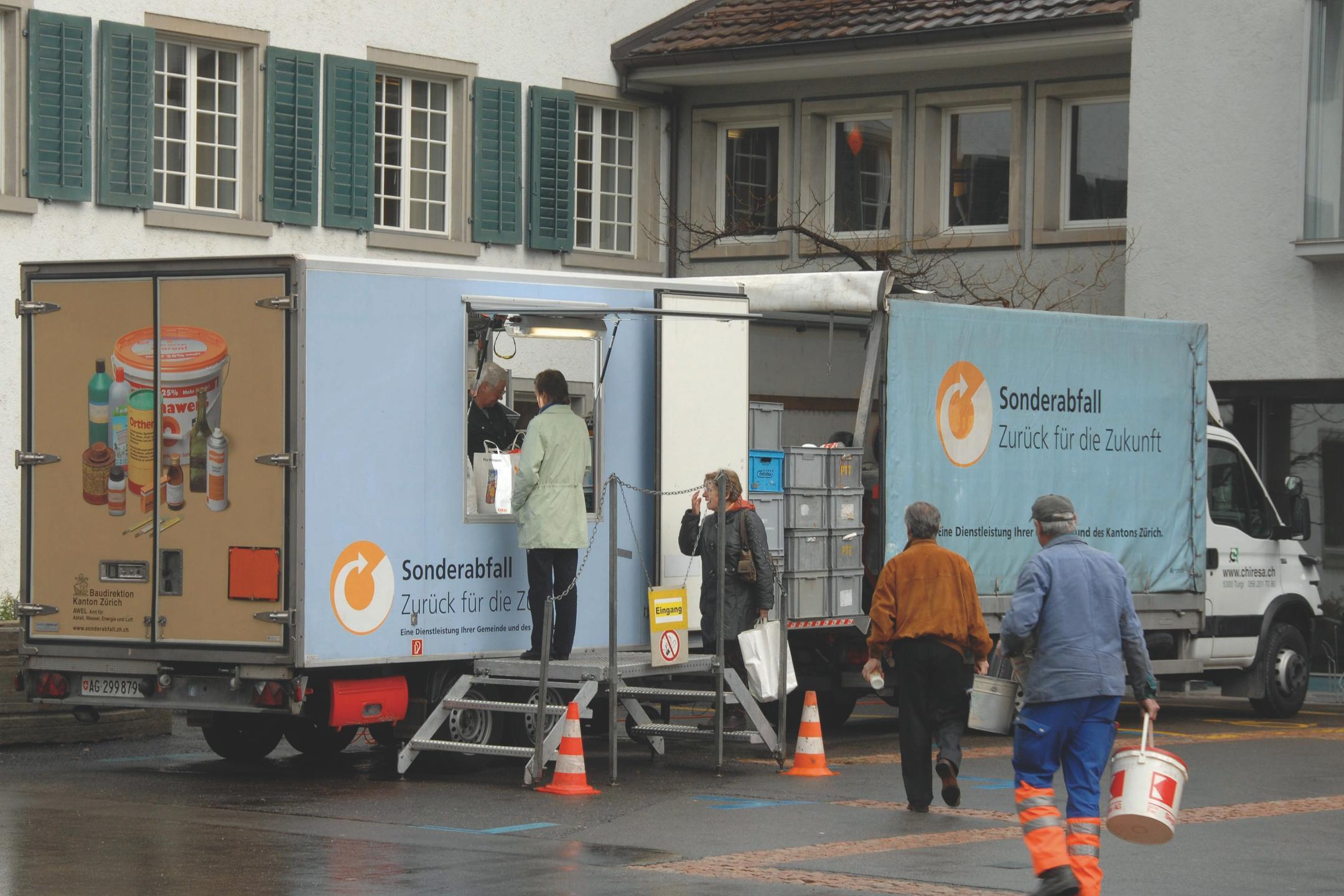 Sonderabfallmobil in Aktion