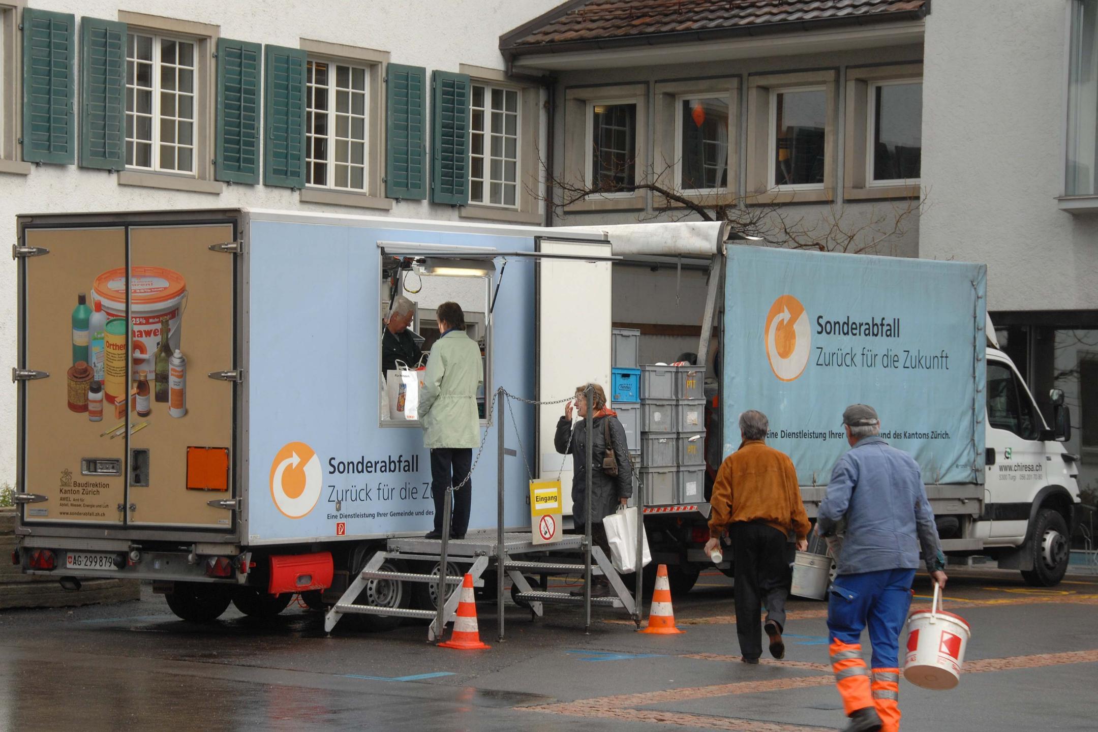 Sonderabfallmobil in Aktion