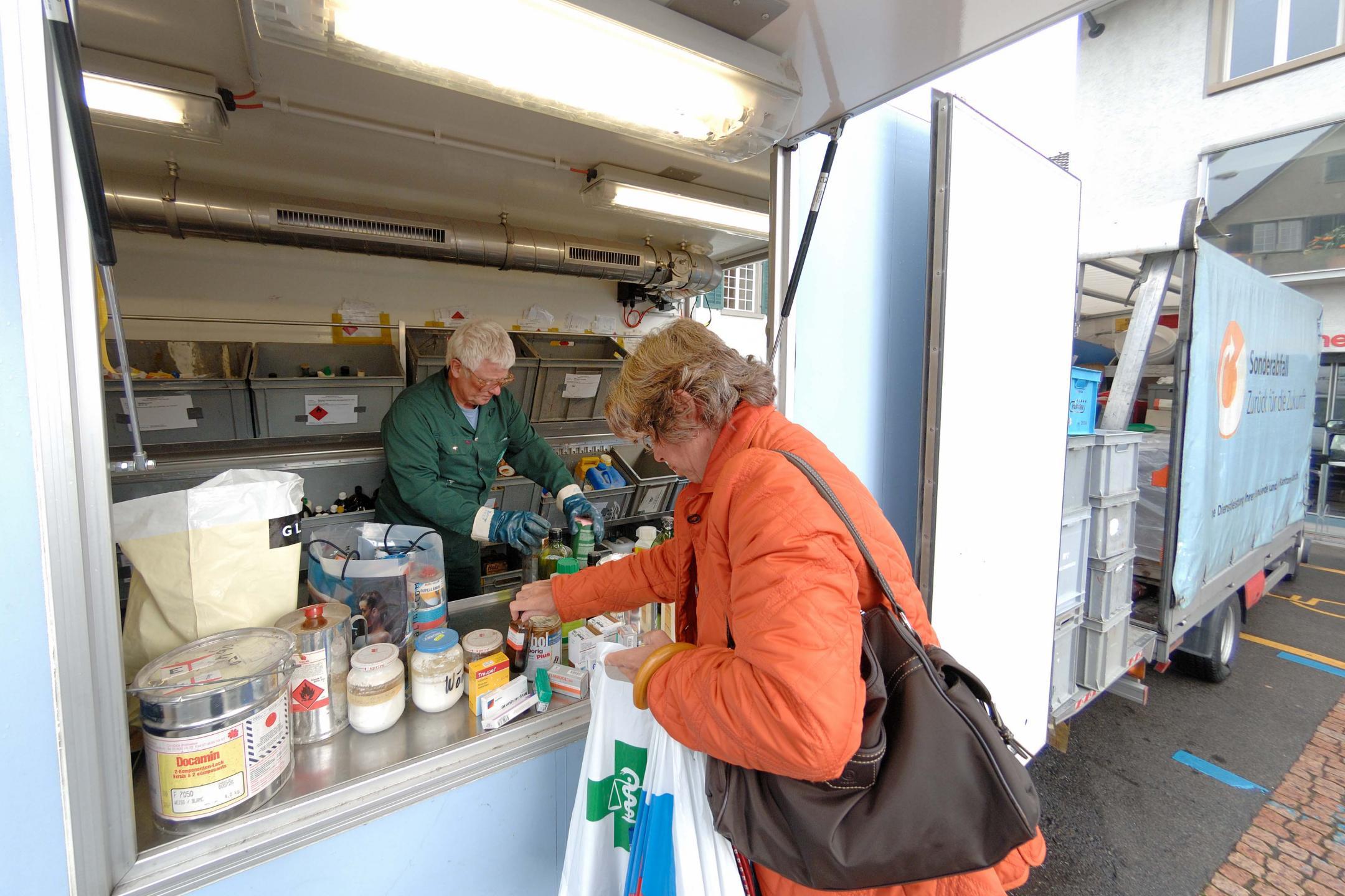 Sonderabfallmobil in Aktion