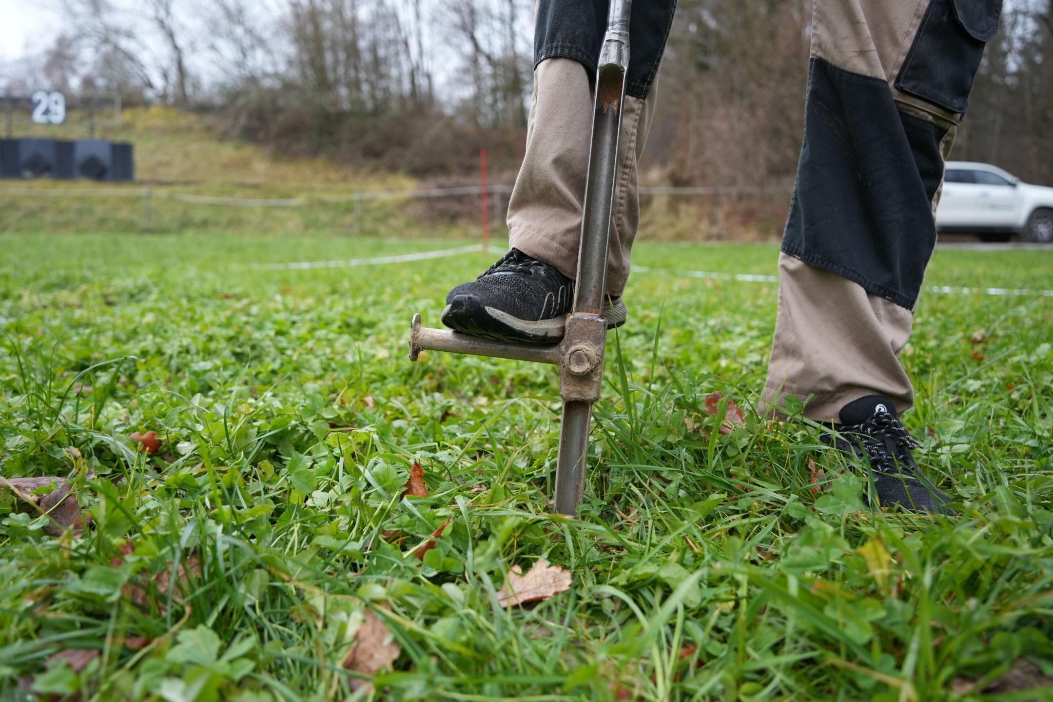 Beprobung des Oberbodens im Feld