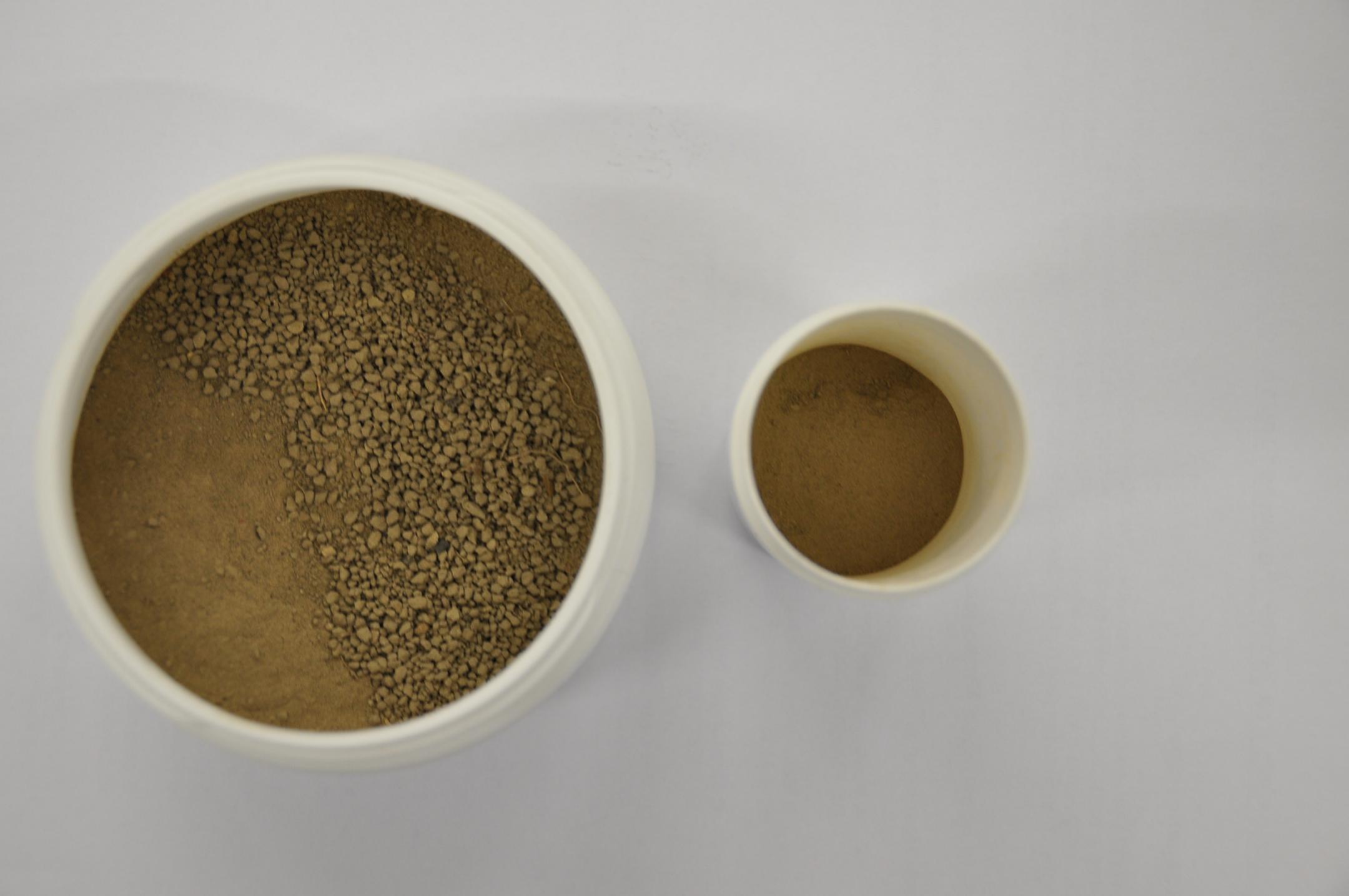 Dosen mit verarbeiteten Bodenproben