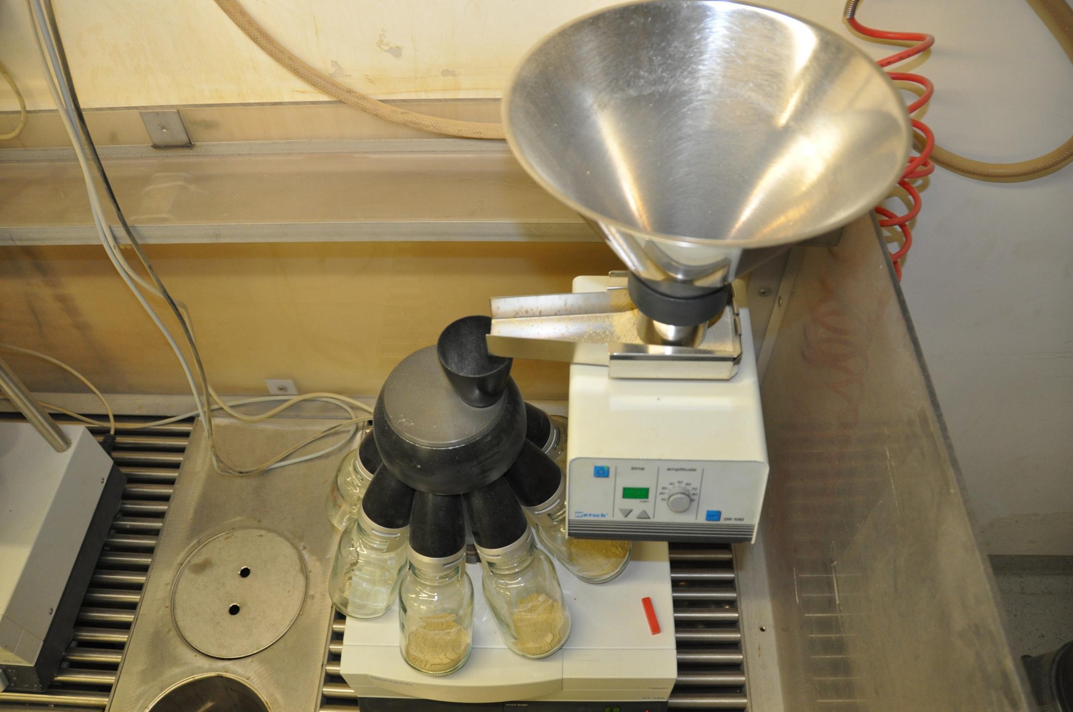 Maschine zur Teilung von Bodenproben