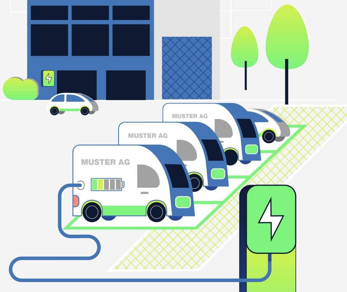 Das Bild zeigt vier Elektro-Lieferwagen mit der Aufschrift «MUSTER AG», die auf einem Firmenparkplatz nebeneinander stehen. Einer der Transporter ist an eine grün-blaue Ladesäule angeschlossen. Auf jedem Fahrzeug ist ein Batteriesymbol zu sehen. Im Hintergrund steht ein Firmengebäude mit blauer Fassade, daneben ein kleiner Elektro-Pkw. Auch Bäume und Sträucher sind Teil der Szene. Die Darstellung ist modern und minimalistisch.