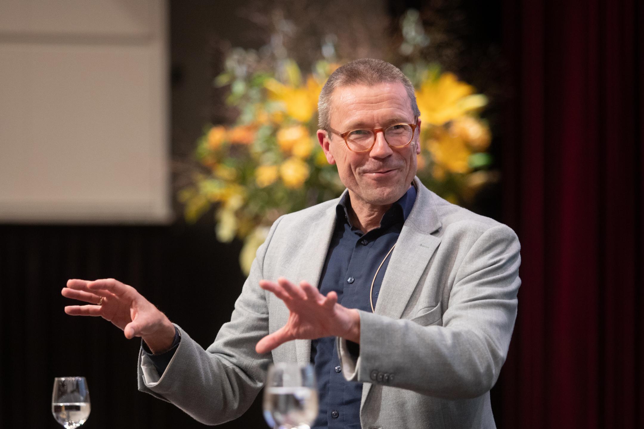 Uwe Schneidewind bei seinen Ausführungen.