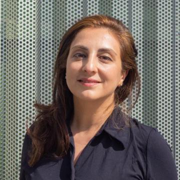 Porträtaufnahme von Golrang Daneshgar.
