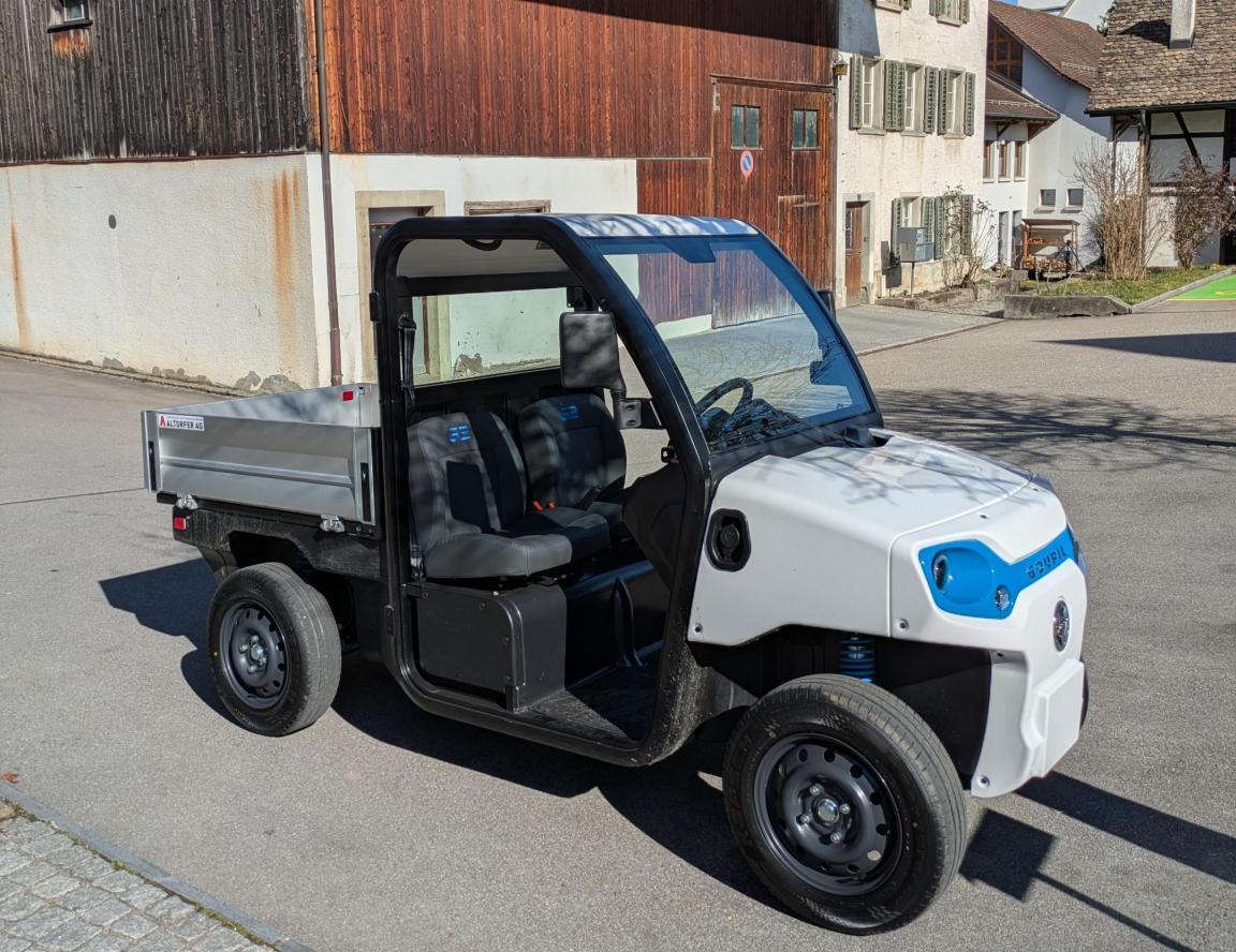 Das kompakte Elektro-Kleinfahrzeug kommt in der Gemeinde Bonstetten beim Liegenschaftenunterhalt zum Einsatz. 