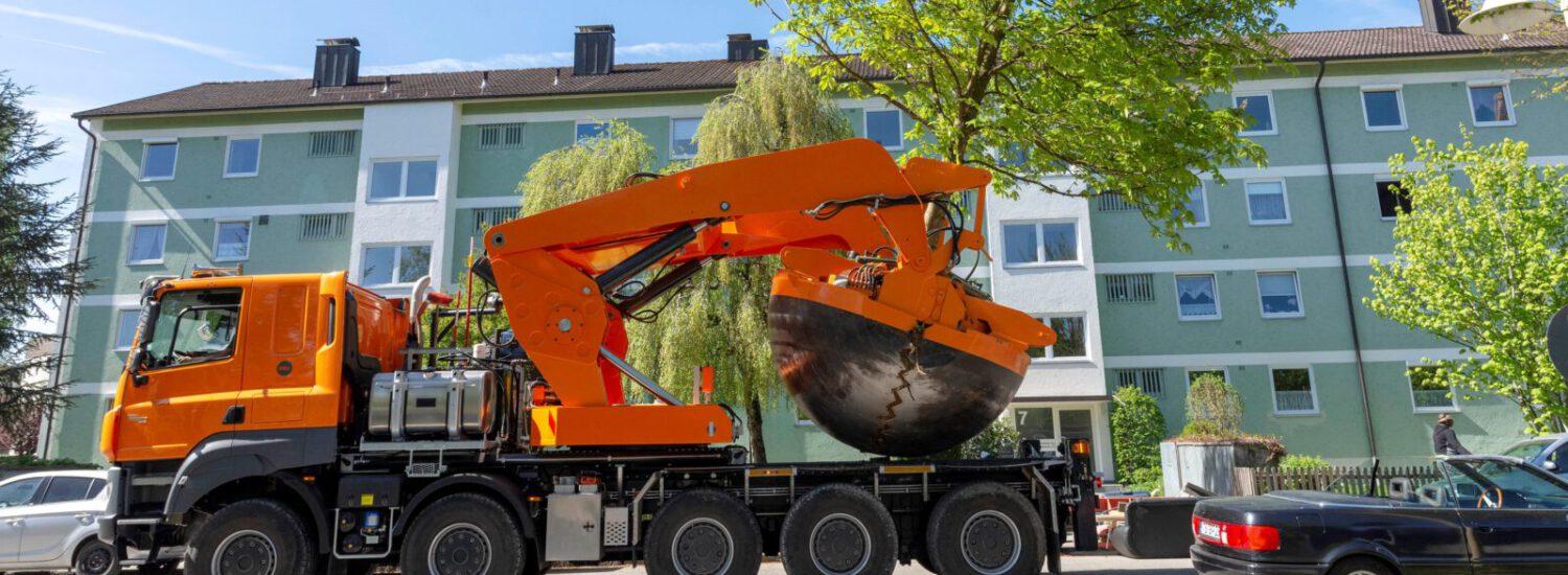 Baumverpflanzung mit einer dafür geschaffenen Grossmaschine