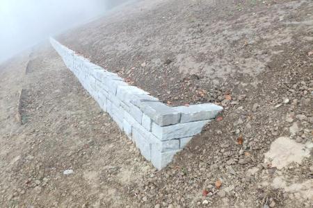 Neu erstellte Trockenmauer.
