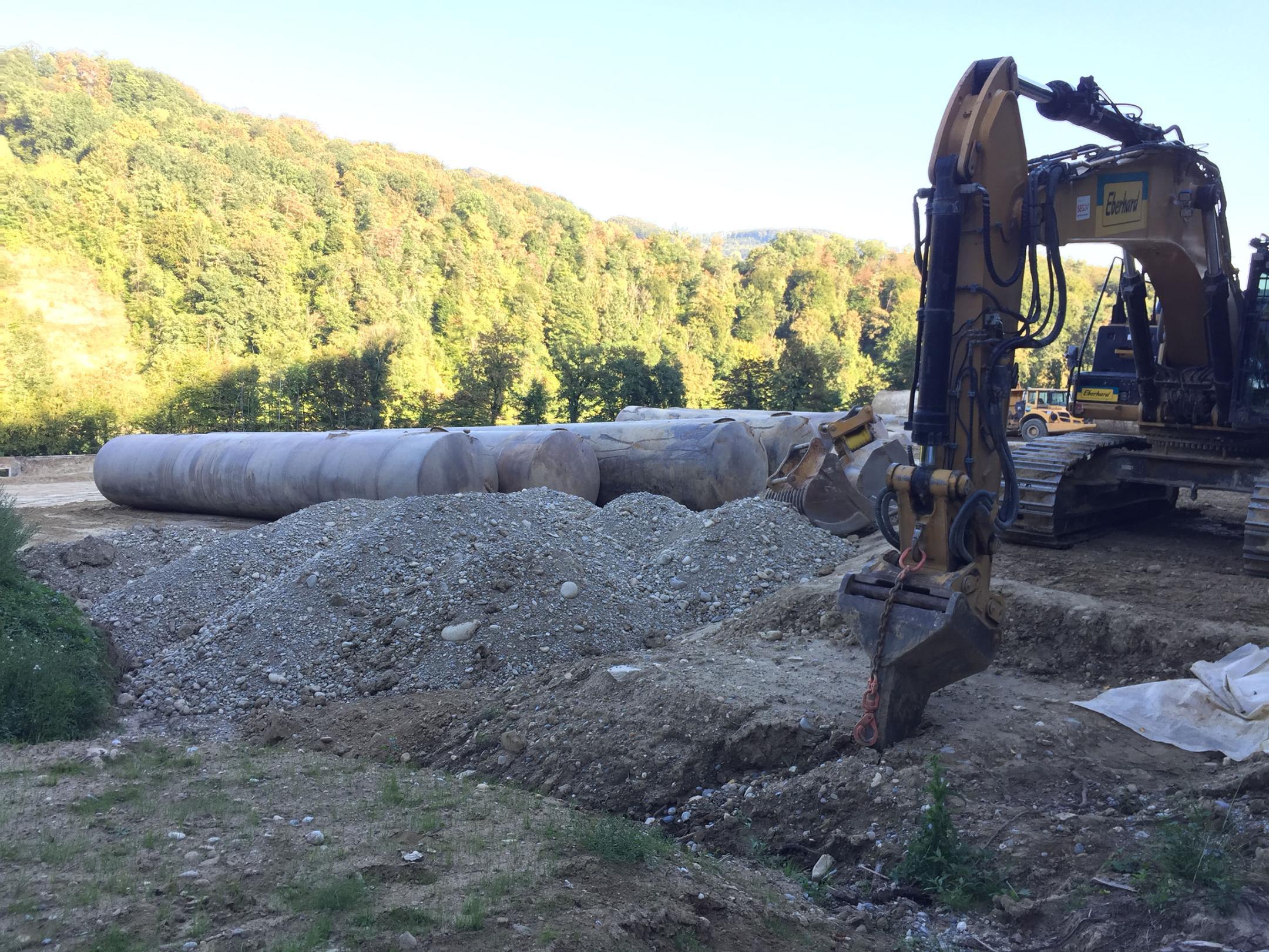 Ausgegrabene Öltanks.