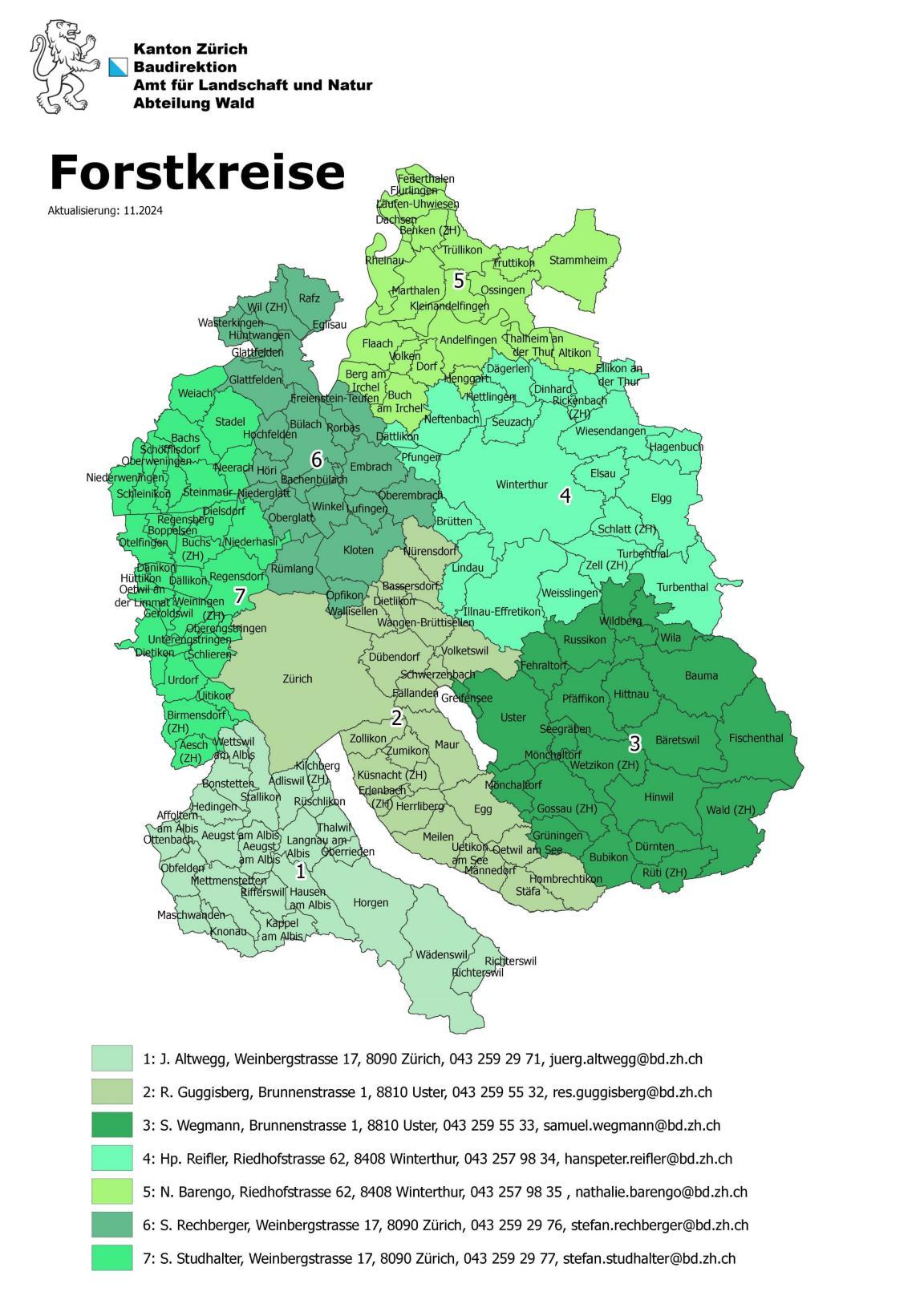 Karte vom Kanton Zürich, in 7 verschiedenen grünen Farben eingefärbt nach den 7 Forstkreisen.  In der Legende sind die Kontakt-Daten der  7 Forstkreismeister eingetragen.
