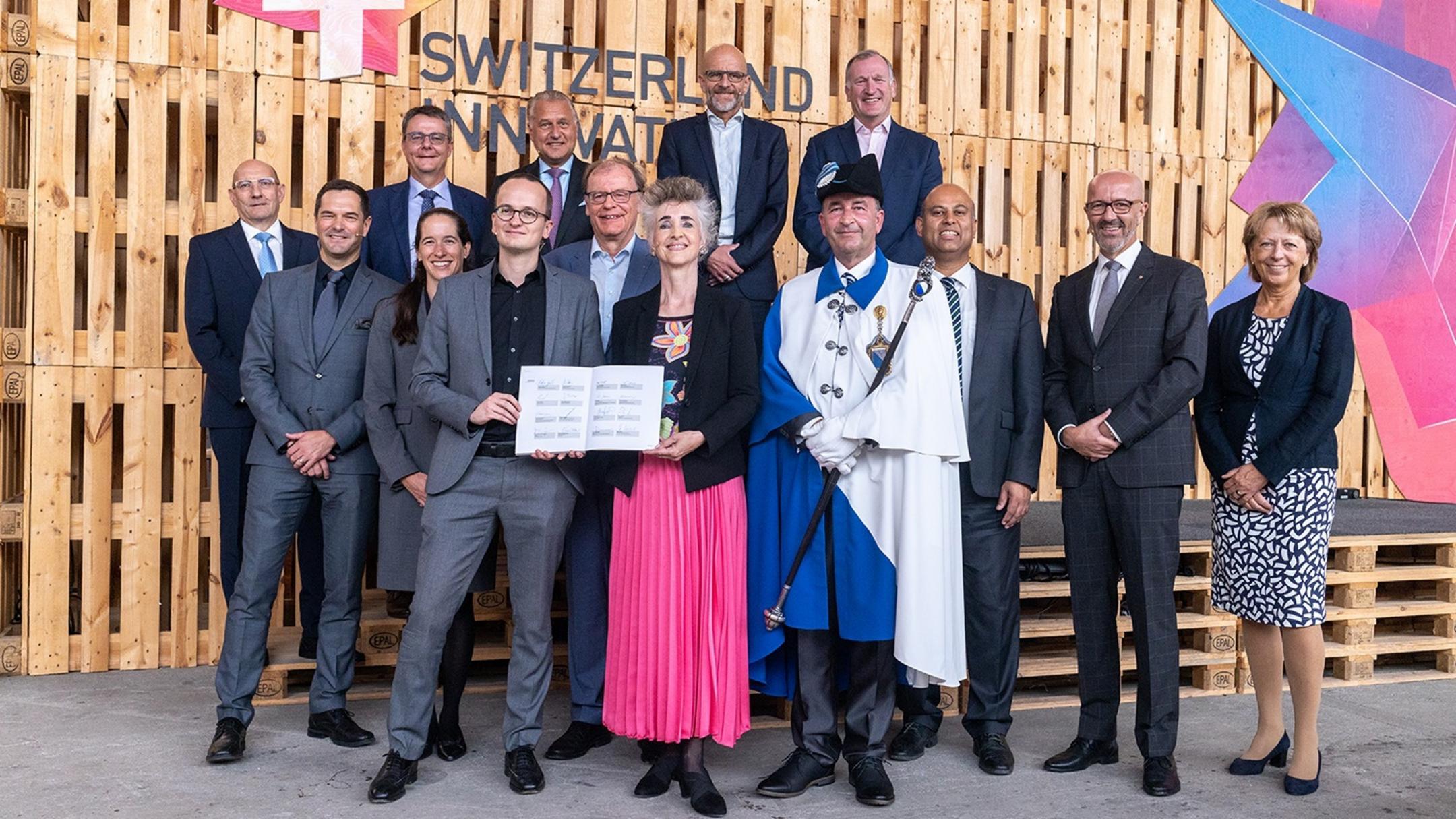 Unterzeichneter Synthesebericht im Switzerland Innovation Park Zürich