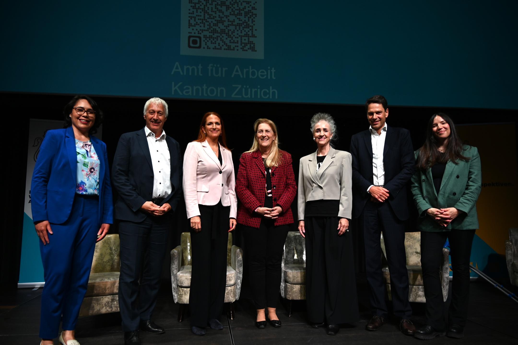 Gruppenfoto mit allen Auftretenden
