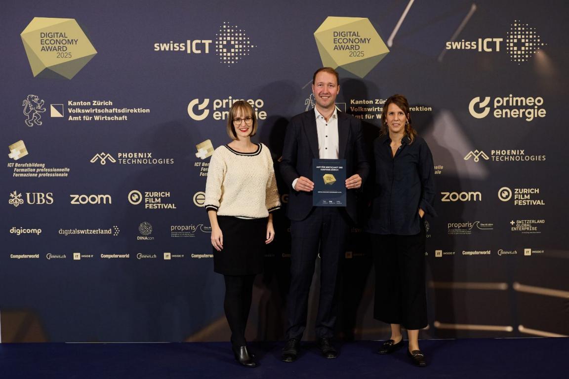 Isabell Metzler, Raphael von Thiessen und Stephanie Volz mit Digital Economy Award Auszeichnung