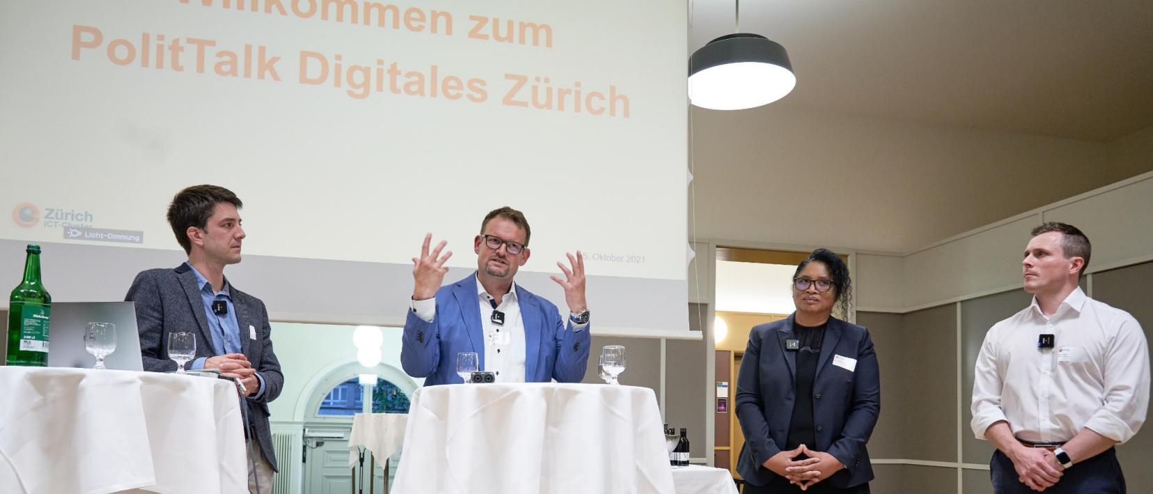 Die Panelisten und Panalistin in der Diskussion mit Moderator Nico Leuenberger