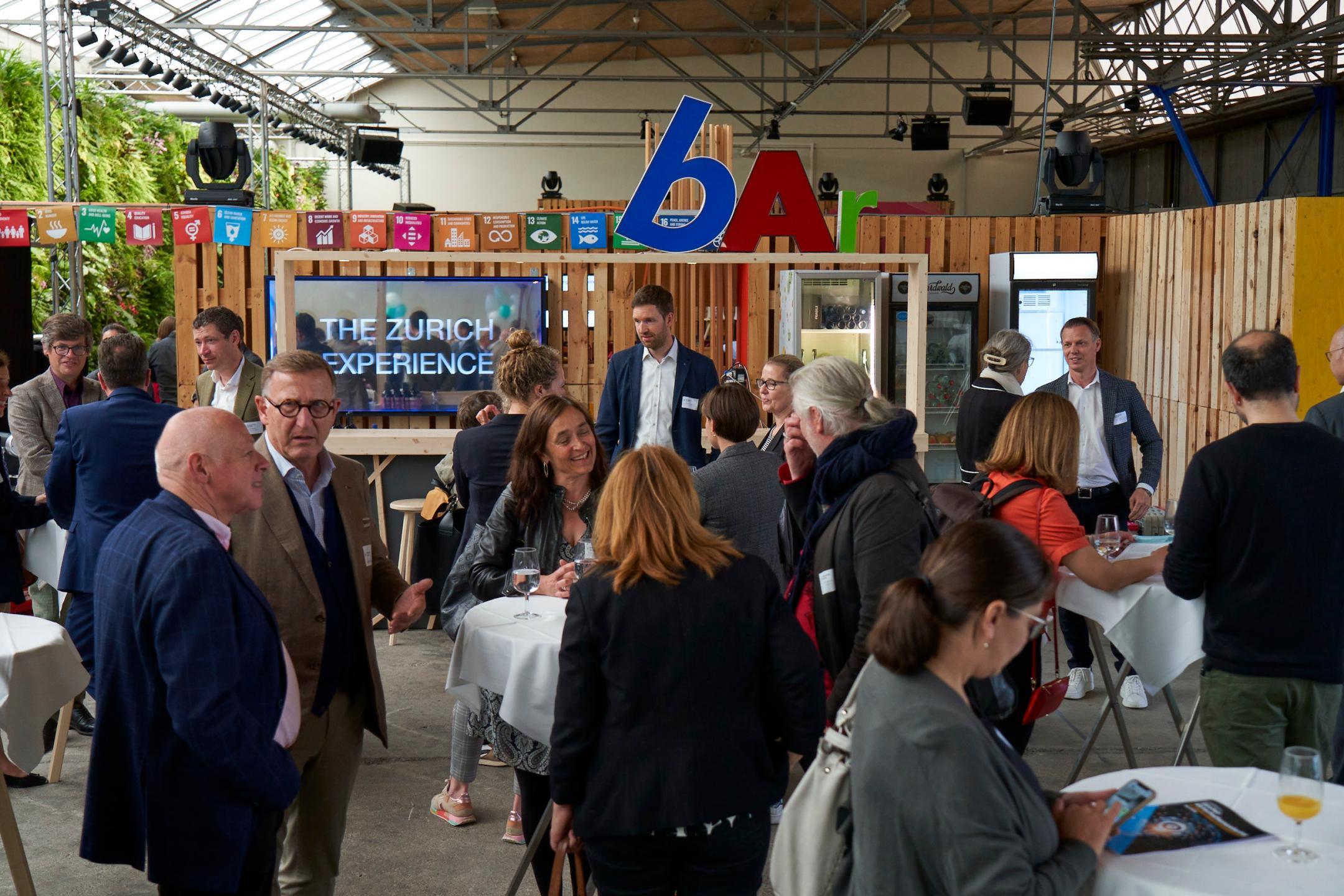 Gäste beim Netzwerken