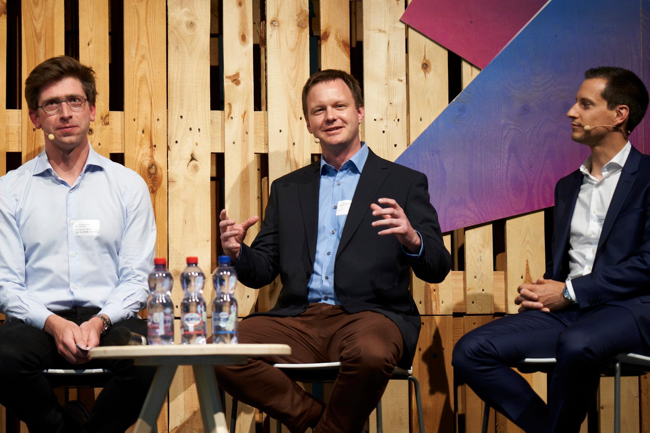 Gregory Hitz, Thomas Ackermann und Fabian Streiff auf der Bühne