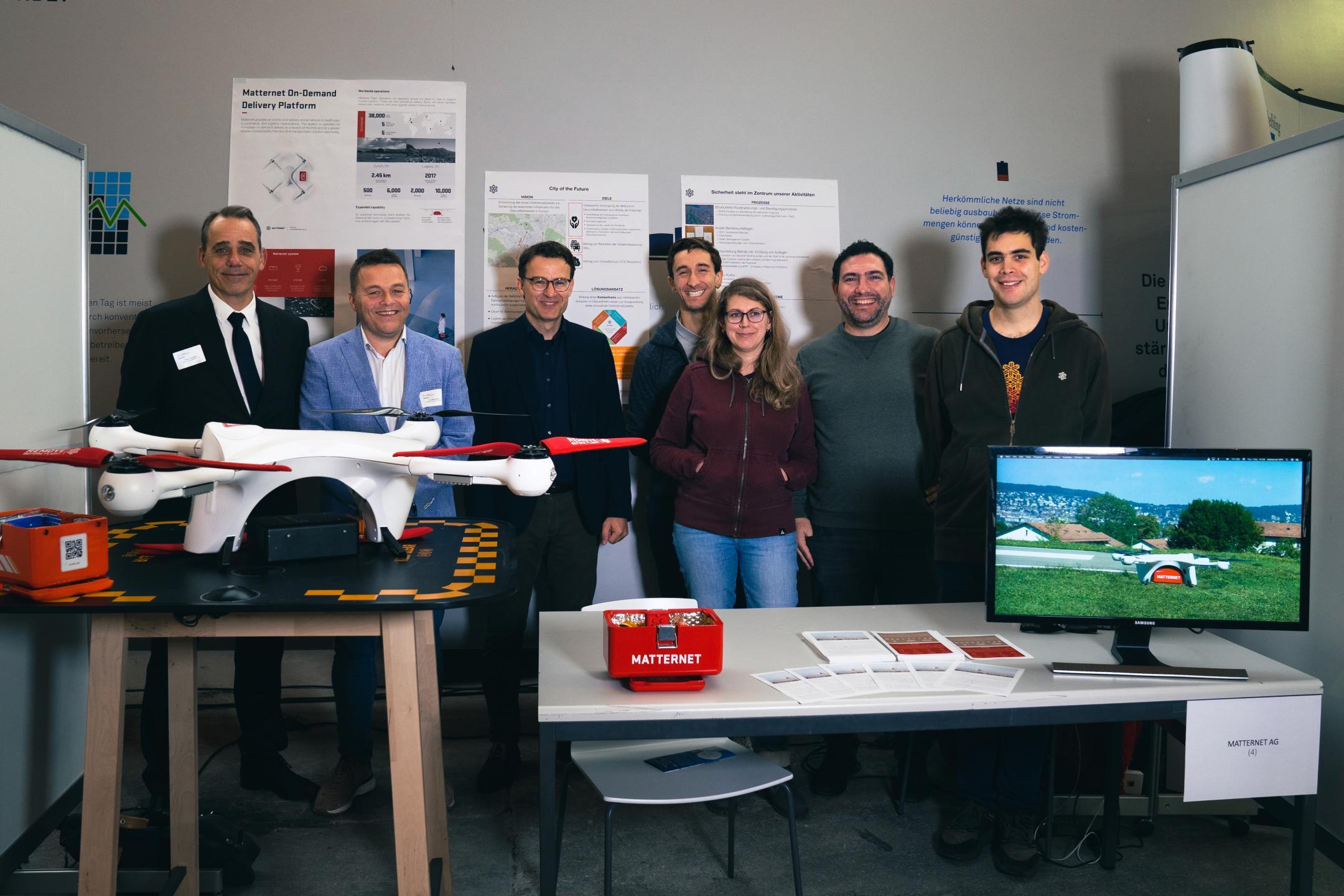 Peter Trempeck, Tom Rehwinkel, Patrick Heiz und Team von Matternet