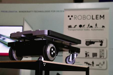 Das von Robolem automatisierte Fahrgestell kann mit beliebigen Aufbauten ergänzt werden und übernimmt den Transport auf festgelegten Routen oder im Follow-Me Modus hinter einem Menschen oder einem anderen Roboter.