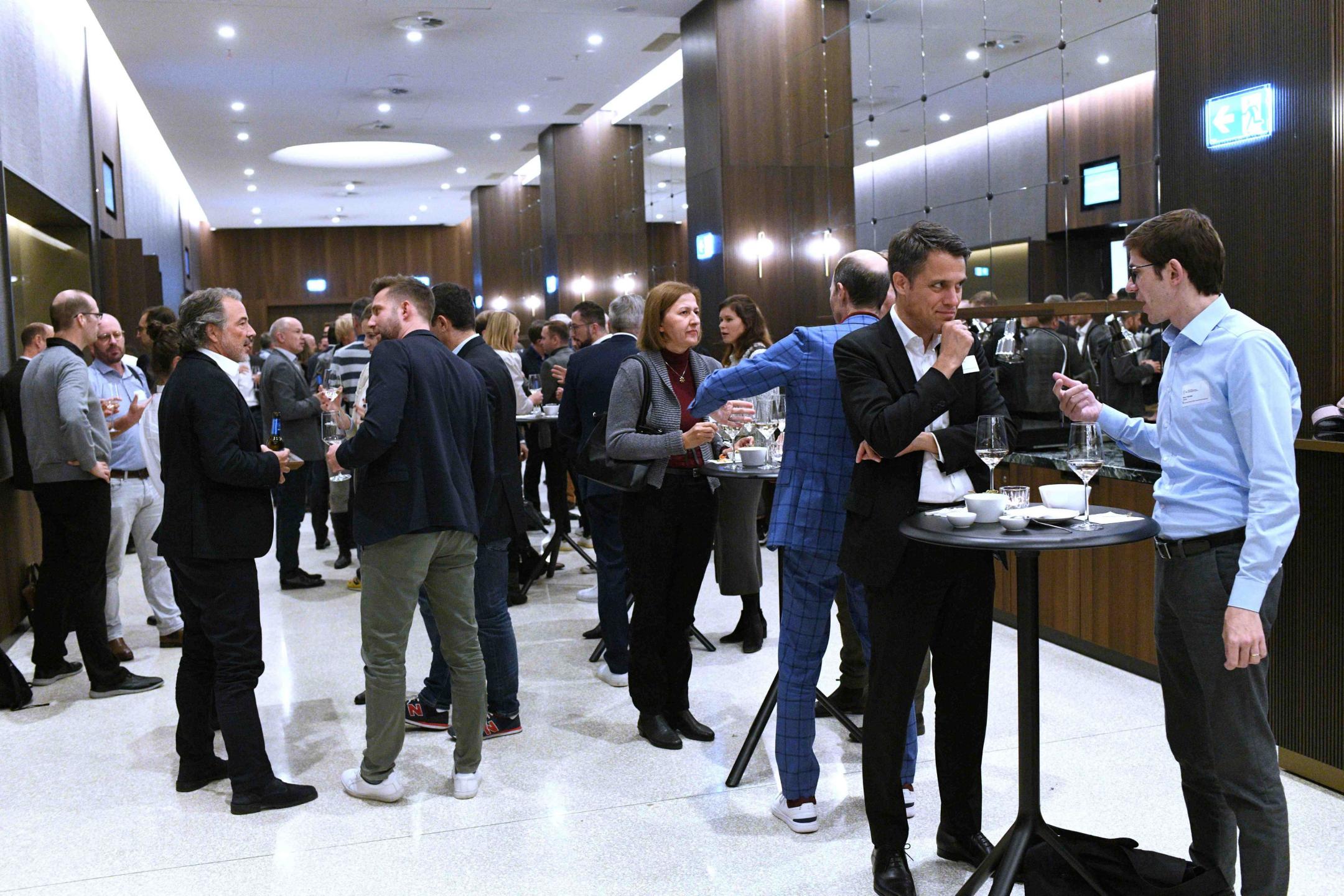 Die Gäste beim Netzwerken