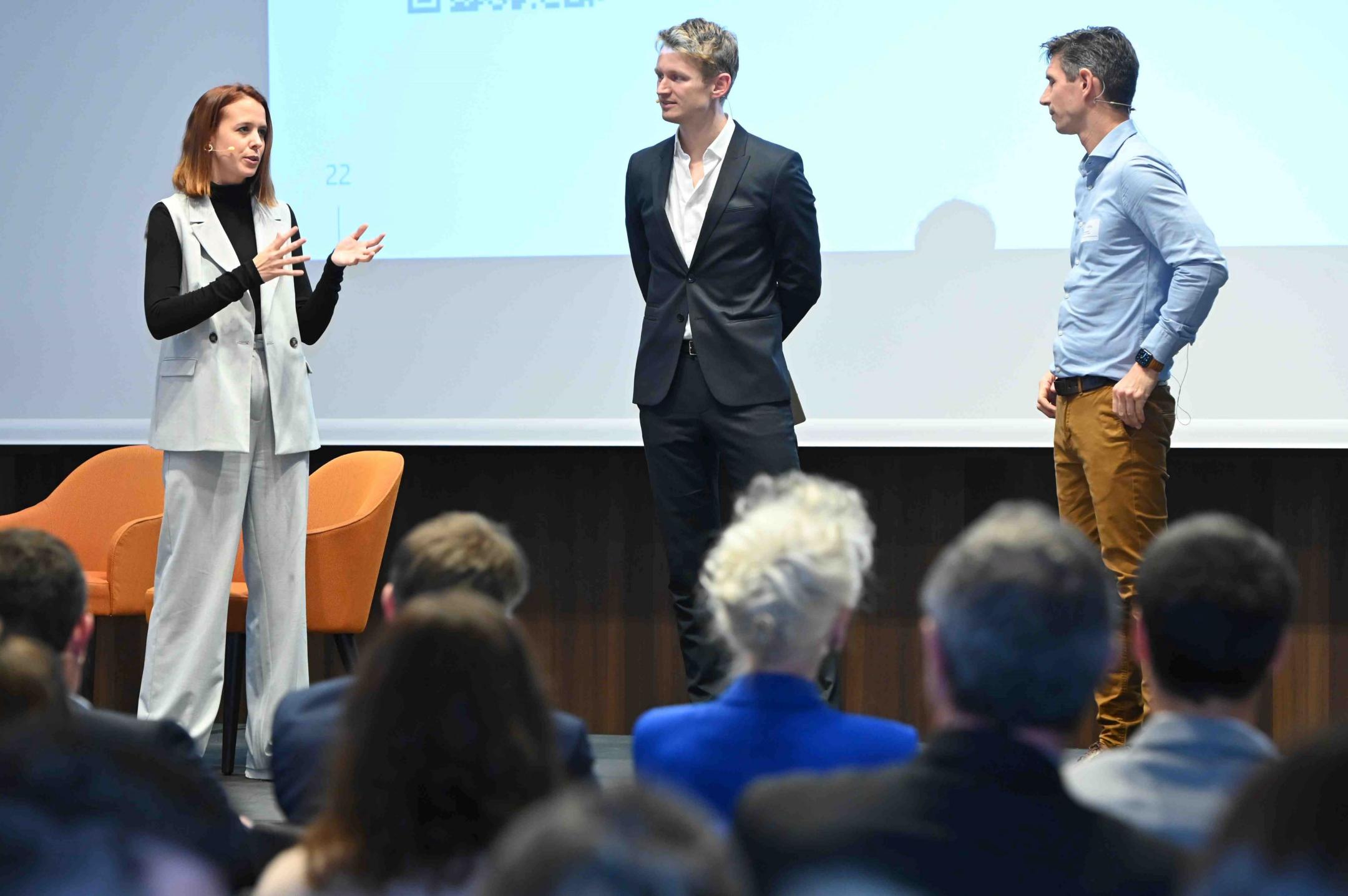 Diskussion auf der Bühne