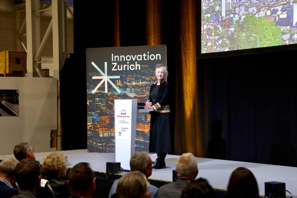 Carmen Walker Späh auf der Bühne