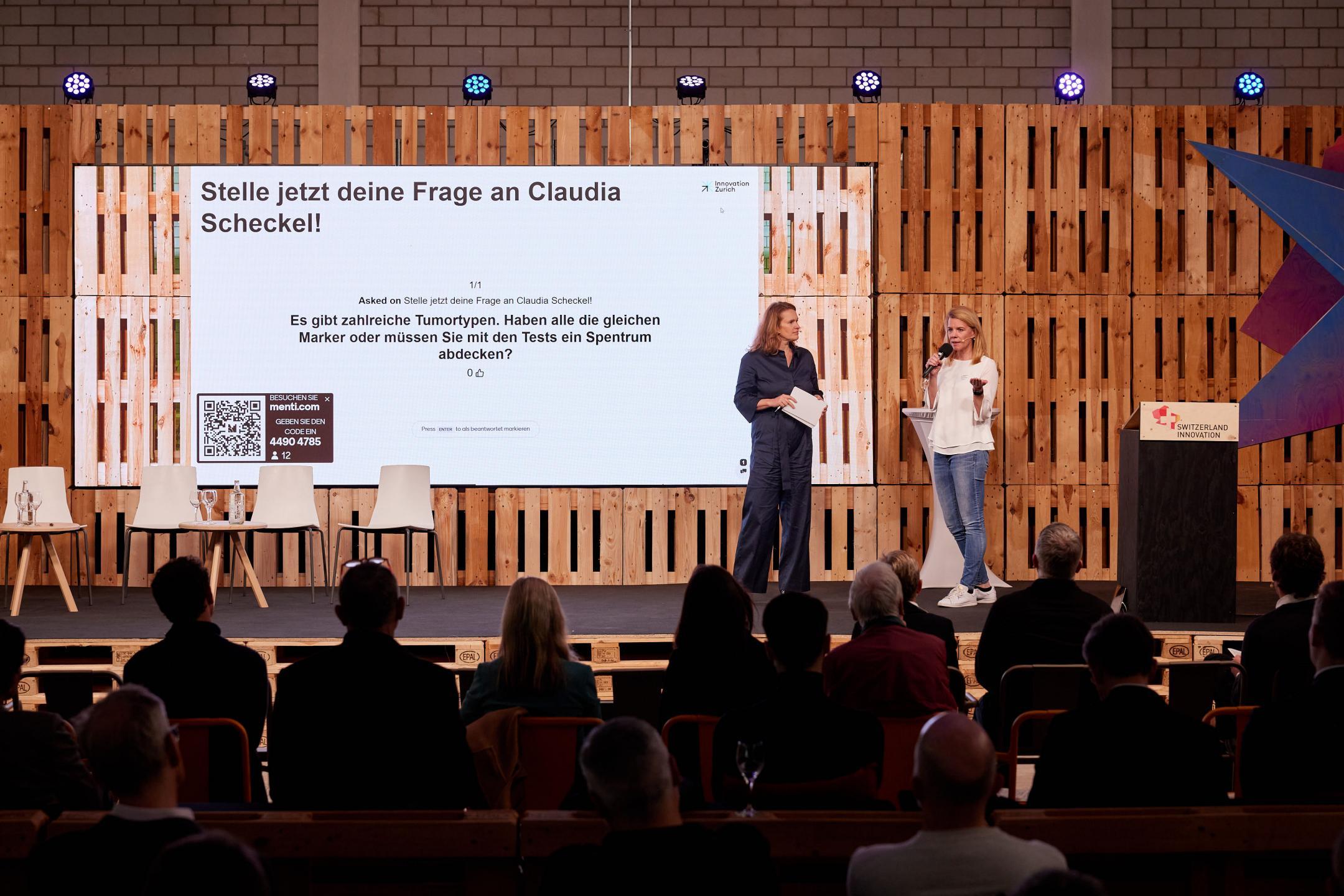 Claudia Scheckel, CEO von Oncobit, im Gespräch mit Moderatorin Kathrin Hönegger