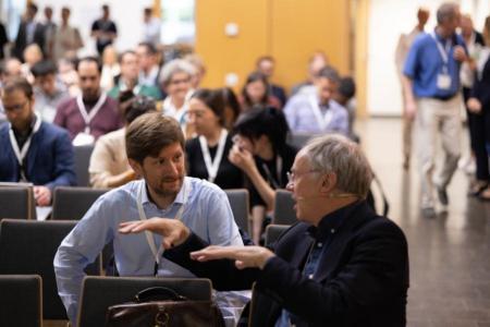 Keynote Speakers Bernd Bodenmiller & Hans Clevers unterhalten sich an der Life Science Zurich Impact Conference 2023