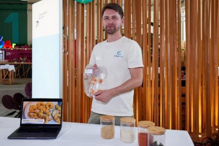 Catchfree entwickelt alternative Meeresfrüchteprodukte, die ökologisch unbedenklich sind und in Geschmack, Textur und Nährwert den echten Meeresfrüchten entsprechen.