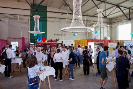 Zum Schluss gab es beim Apéro noch die Möglichkeit zum Netzwerken. Bild: Tim Love Weber