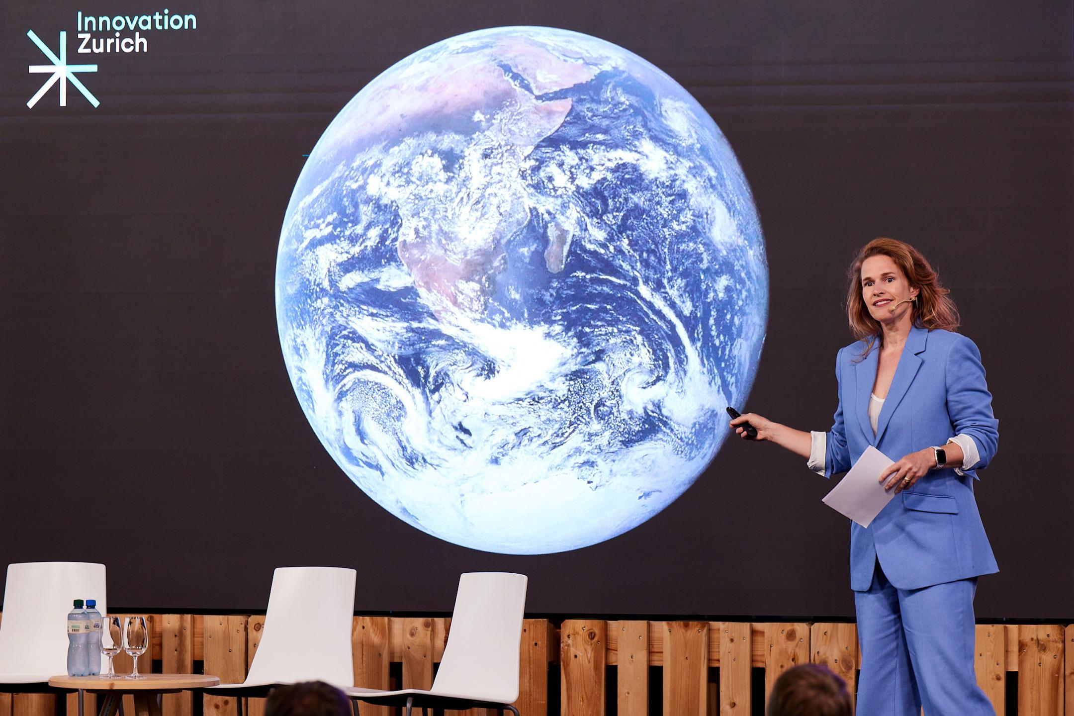 Kathrin Hönegger, Moderatorin, Bild: Tim Love Weber 